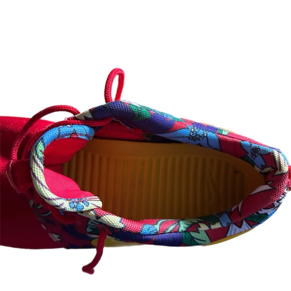WOMENS NIKE ROSHE RUN ALOHA HAWAIIAN PRINT RED SAIL - Picture 7 of 8
